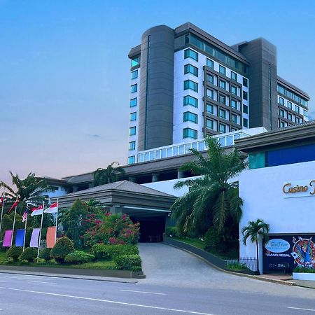 Grand Regal Hotel Davao Exterior photo