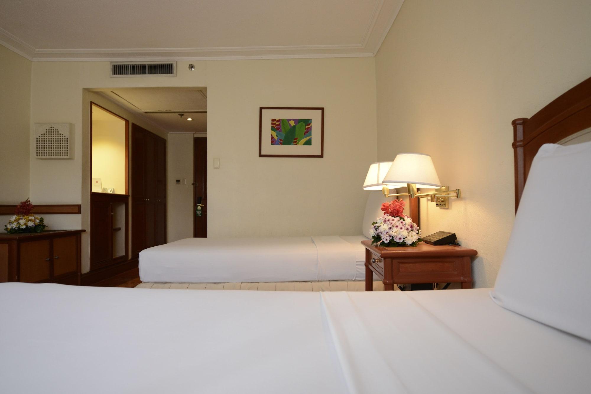 Grand Regal Hotel Davao Exterior photo