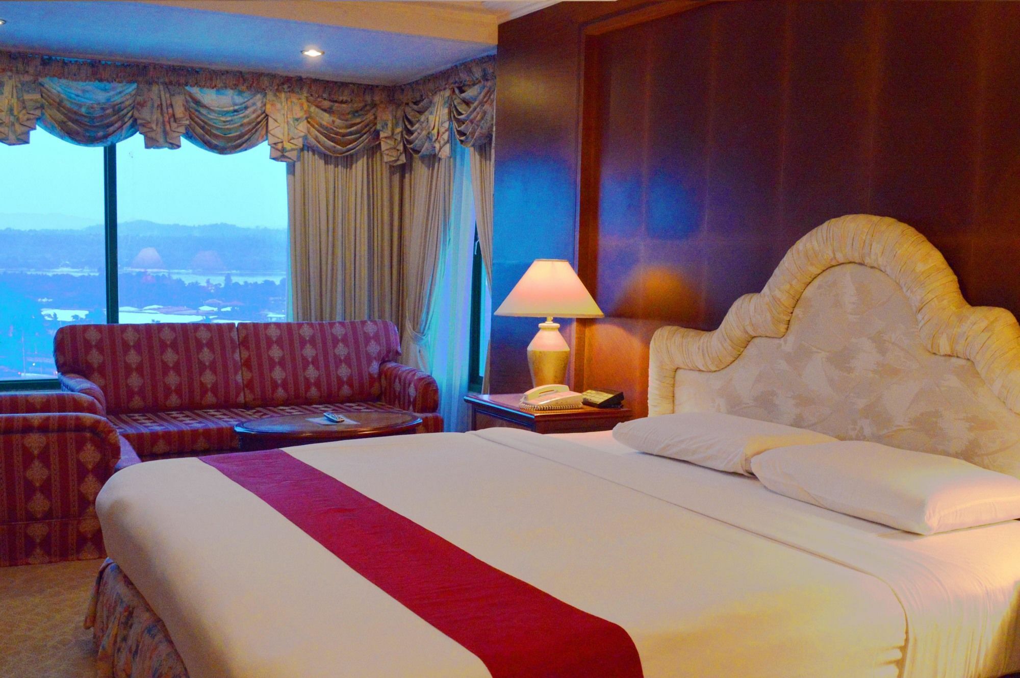 Grand Regal Hotel Davao Exterior photo